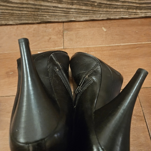 Nine west black leather zip booties - size 8 - Picture 7 of 8